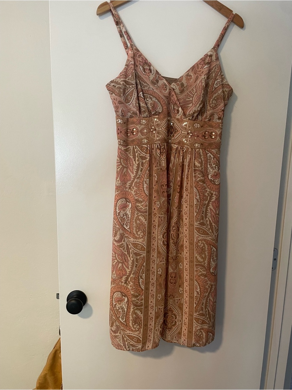 Bandolino Paisley-Print Spaghetti Strap Midi Dress in Dusty Rose and Cream